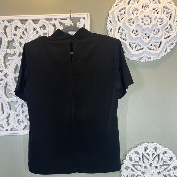 Graver Studios Mock Neck Black Shell Keyhole Medium - Picture 4 of 6